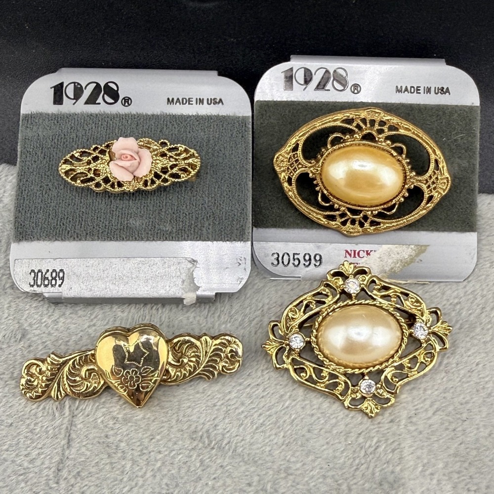 Vintage 1928 Brooch Lot of 4 Gold Tone Flower Heart Locket